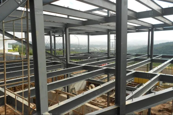 3. Construcción metálica o en acero estructural